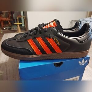 Adidas Originals Sambas Black Leather with Neon (glow) Orange Stripes Size 11
